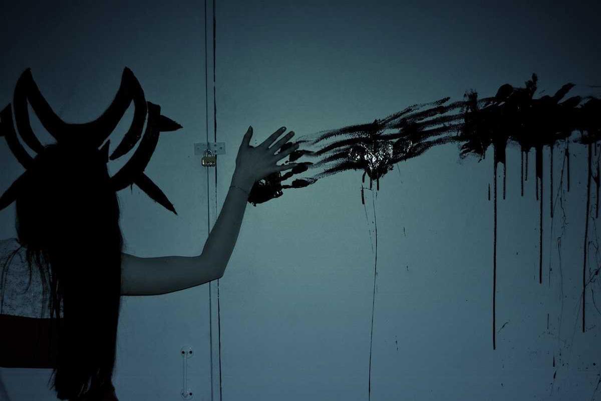 -sinister