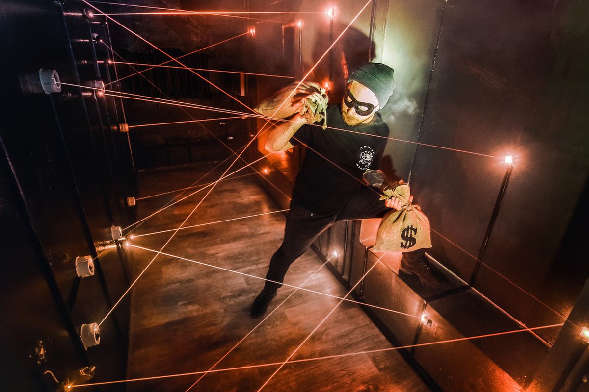 lazernyj-labirint-missija-