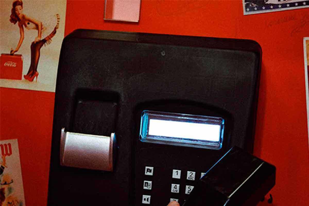 telefonnaja-budka